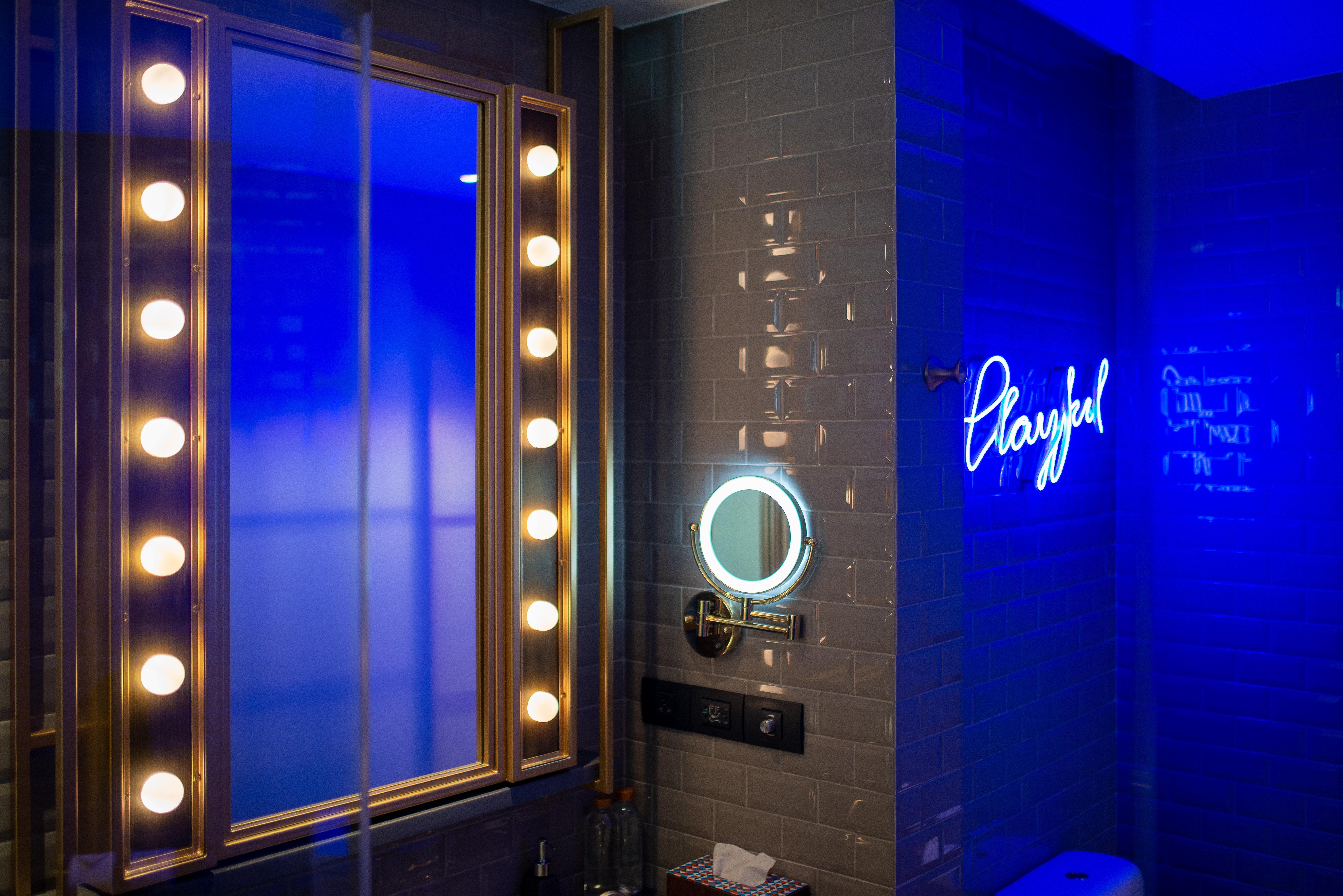 Hotel Indigo Phuket Patong By Ihg מראה חיצוני תמונה The bathroom at Playful