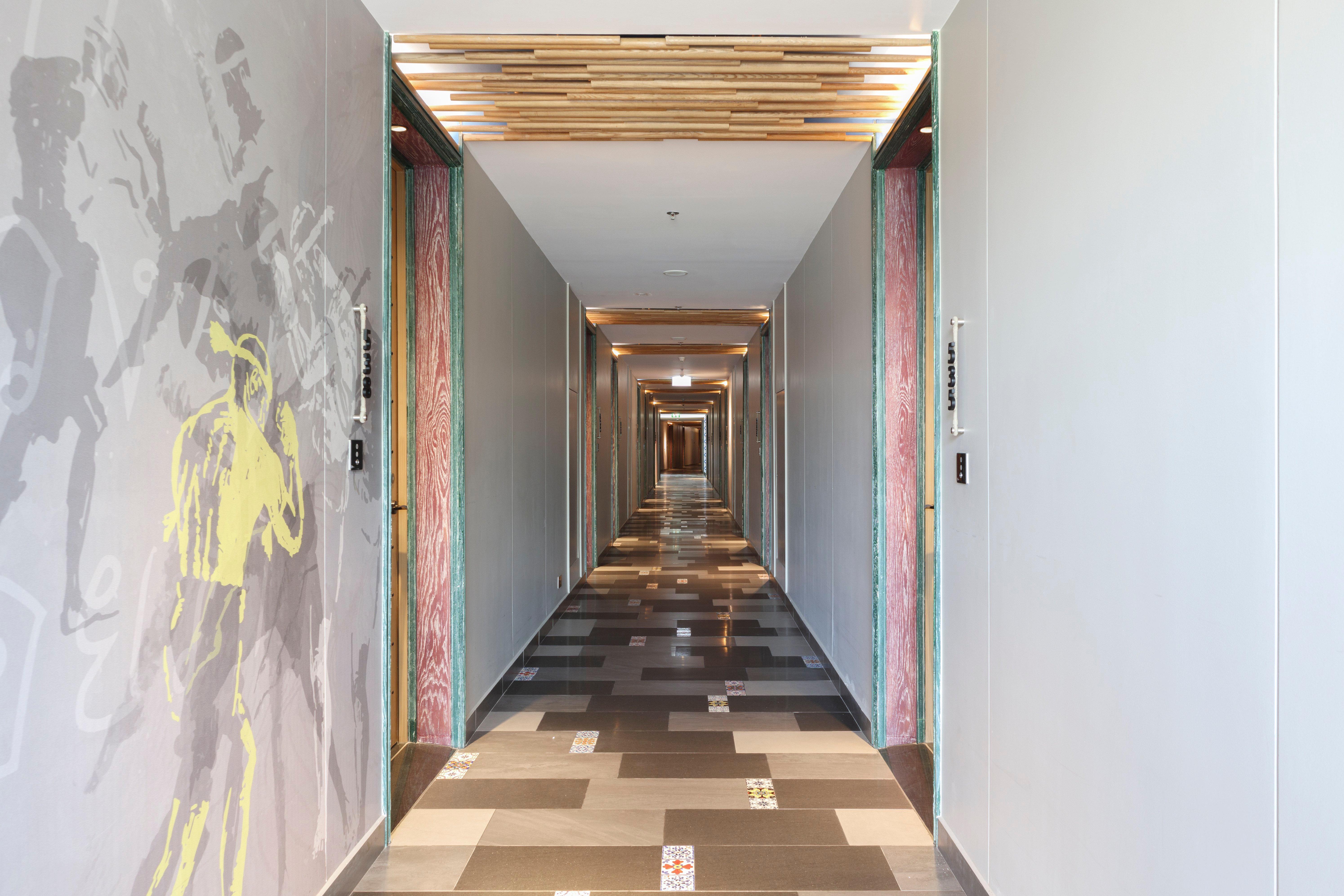 Hotel Indigo Phuket Patong By Ihg מראה חיצוני תמונה Corridor of the hotel