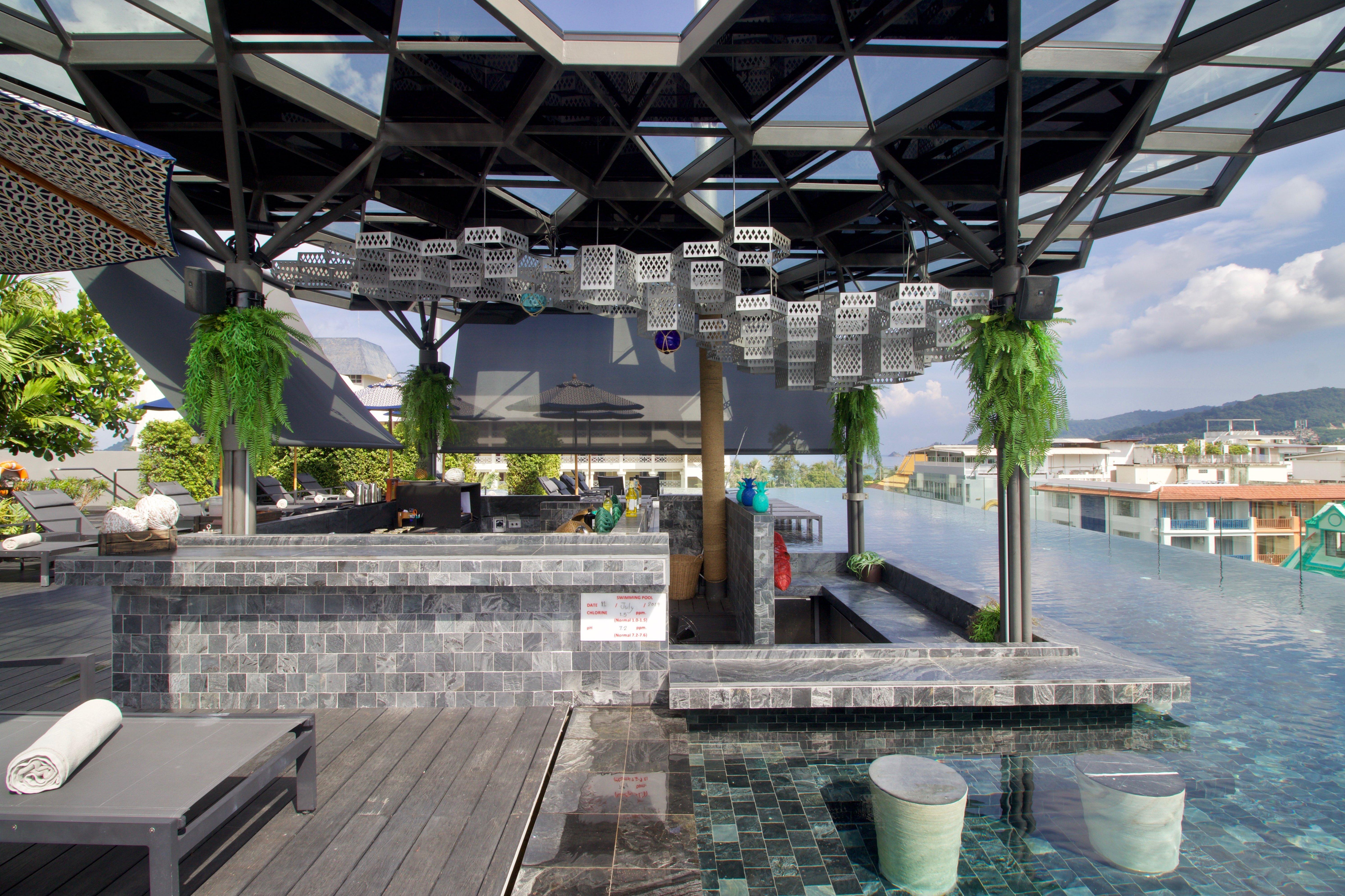 Hotel Indigo Phuket Patong By Ihg מראה חיצוני תמונה The bar at the pool