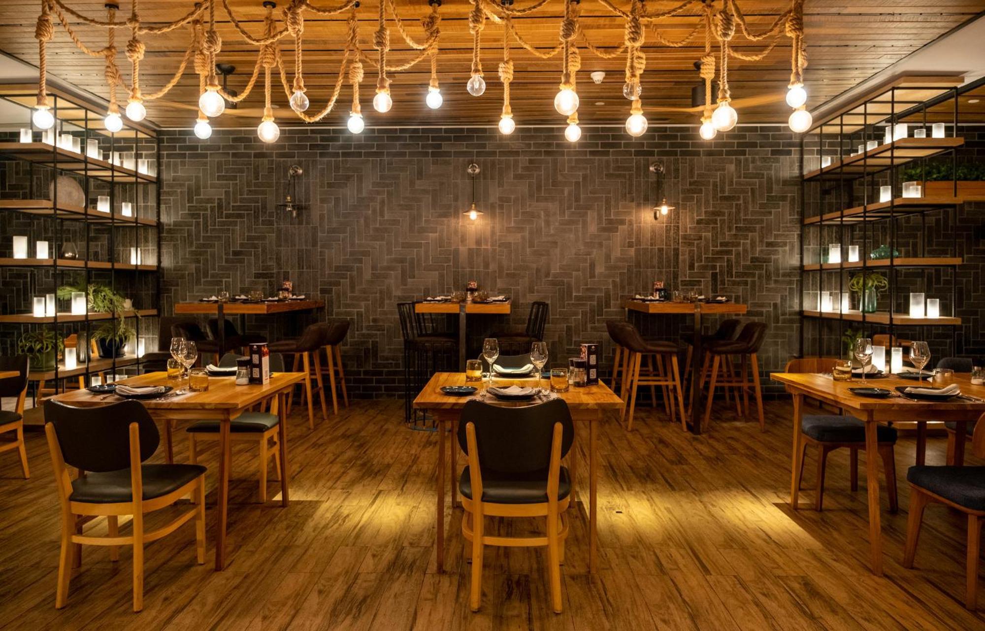 Hotel Indigo Phuket Patong By Ihg מראה חיצוני תמונה Restaurant interior