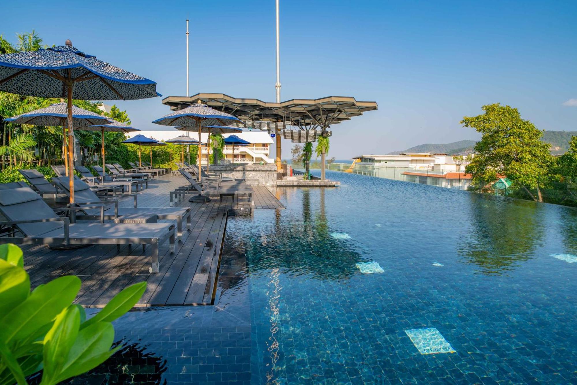 Hotel Indigo Phuket Patong By Ihg מראה חיצוני תמונה Infinity pool at the hotel